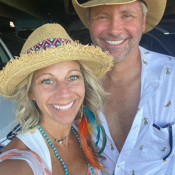 Welcome to my closet! I love clothes & I love to recycle so Poshmark is my jam! - Picture 3 of 11